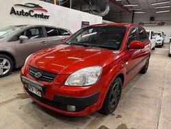 Röd Begagnad 2005 Kia Rio 4 Halvkombi | 24 900 kr (Lite dyr)