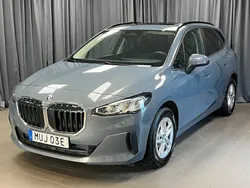 Grå Begagnad 2023 BMW 225 Active Tourer Minibuss | 339 700 kr (Superpris)