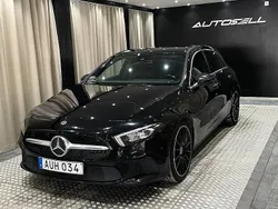 Svart Begagnad 2018 Mercedes A180 Night Halvkombi | 189 900 kr (Marknadspris)