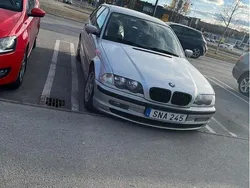 Grå Begagnad 2001 BMW 318 Kombi | 10 000 kr (Superpris)