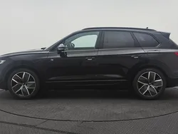 Svart (grenadilla black metallic) Ny 2025 VW Touareg R SUV | 1 147 500 kr (Lite dyr)