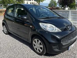 Svart Begagnad 2011 Peugeot 107 Halvkombi | 25 000 kr (Bra pris)