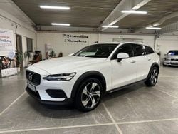 Vit Begagnad 2020 Volvo V60 CC Momentum Kombi | 229 900 kr (Marknadspris)