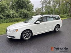 Vit Begagnad 2011 Volvo V70 Momentum Kombi | 1 000 kr