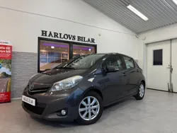 Mörkgrå (grå) Begagnad 2012 Toyota Yaris Active Halvkombi | 72 000 kr (Marknadspris)