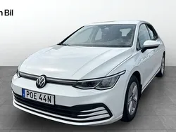 Vit Begagnad 2022 VW Golf VIII Life Halvkombi | 229 900 kr (Marknadspris)