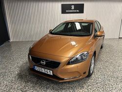 Brun Begagnad 2014 Volvo V40 Kinetic Halvkombi | 157 900 kr (Marknadspris)