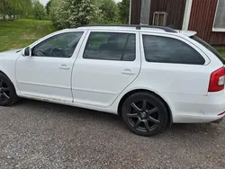 Vit Begagnad 2013 Skoda Octavia Kombi | 37 500 kr (Marknadspris)