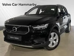 Svart Begagnad 2022 Volvo XC40 Momentum SUV | 289 900 kr (Marknadspris)