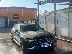 Svart Begagnad 2021 Volvo V60 Momentum Kombi | 300 000 kr (Marknadspris)