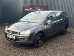 Grå Begagnad 2007 Ford Focus Trend Kombi | 22 800 kr (Marknadspris)