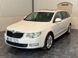 Vit Begagnad 2010 Skoda Superb Elegance Kombi | 39 900 kr (Marknadspris)