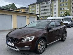 Brun Begagnad 2016 Volvo V60 CC Momentum Kombi | 129 000 kr (Bra pris)