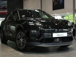 Svart (black) Ny 2024 Porsche Macan SUV | 1 092 400 kr (Marknadspris)