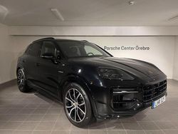 Svart Begagnad 2024 Porsche Cayenne SUV | 1 199 000 kr (Marknadspris)