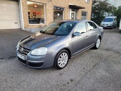 Mörkgrå (grå) Begagnad 2006 VW Jetta Comfortline Sedan | 49 900 kr (Marknadspris)