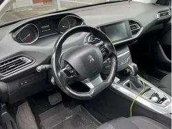 Grå Begagnad 2016 Peugeot 308 Allure Halvkombi | 89 900 kr (Marknadspris)