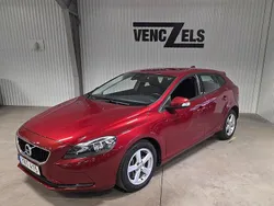 Röd (röd metallic) Begagnad 2017 Volvo V40 Business Edition Kombi | 179 000 kr (Marknadspris)