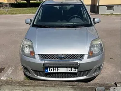 Grå Begagnad 2008 Ford Fiesta Halvkombi | 25 000 kr (Marknadspris)