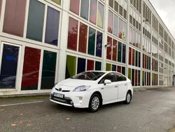 Vit Begagnad 2015 Toyota Prius Plug-in Hybrid Executive Halvkombi | 174 900 kr