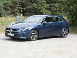 Blå Begagnad 2020 Mercedes A180 Halvkombi | 208 000 kr (Marknadspris)