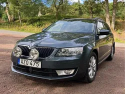 Grå Begagnad 2016 Skoda Octavia Ambition Kombi | 113 000 kr (Marknadspris)