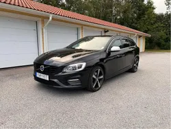 Svart Begagnad 2018 Volvo V60 R-Design Kombi | 180 000 kr (Marknadspris)