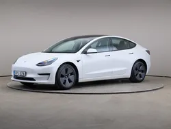 Vit (multicoat vit (pärl)) Begagnad 2023 Tesla Model 3 Long Range Sedan | 369 000 kr (Marknadspris)