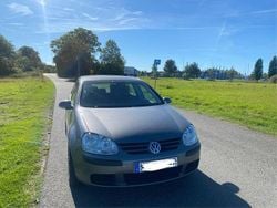 Grå Begagnad 2005 VW Golf IV Trendline Halvkombi | 18 000 kr (Marknadspris)
