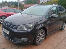 Svart Begagnad 2013 VW Touran Minibuss | 109 900 kr (Marknadspris)