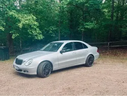Silver Begagnad 2006 Mercedes E280 Classic Sedan | 40 000 kr (Bra pris)