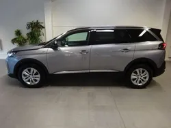 Grå Begagnad 2023 Peugeot 5008 GTi Minibuss | 359 900 kr (Lite dyr)