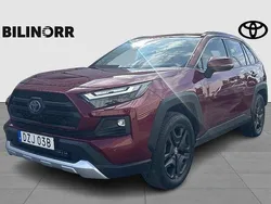 Röd Begagnad 2024 Toyota RAV4 Hybrid SUV | 449 900 kr (Marknadspris)
