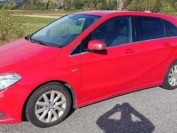 Röd Begagnad 2012 Mercedes B180 Minibuss | 53 000 kr (Bra pris)