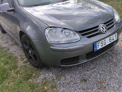 Grå Begagnad 2007 VW Golf V Trendline Halvkombi | 37 000 kr (Marknadspris)