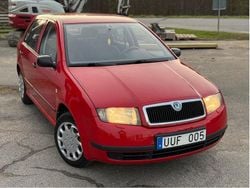 Röd Begagnad 2004 Skoda Fabia Halvkombi | 24 900 kr (Marknadspris)