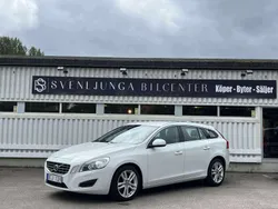 Vit Begagnad 2013 Volvo V60 Summum Kombi | 117 900 kr (Marknadspris)