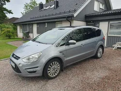 Grå Begagnad 2015 Ford S-MAX Business Edition Minibuss | 65 000 kr