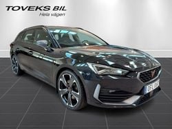 Svart (midnight black metallic) Begagnad 2024 Cupra Leon VZ Kombi | 339 900 kr (Marknadspris)