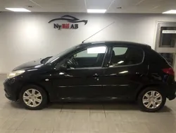 Svart Begagnad 2011 Peugeot 206 Halvkombi | 39 800 kr (Marknadspris)