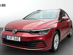Röd Begagnad 2022 VW Golf VIII Life Kombi | 259 900 kr (Marknadspris)