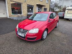 Mörkröd (röd) Begagnad 2007 VW Jetta Comfortline Sedan | 29 900 kr