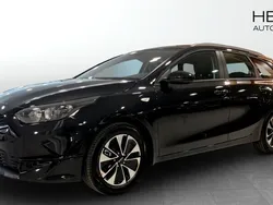 Svart (black) Ny 2025 Kia Ceed Sportswagon 2 Kombi | 299 900 kr (Dyr)