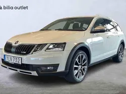 Vit Begagnad 2017 Skoda Octavia Scout Business Line Kombi | 189 900 kr (Marknadspris)