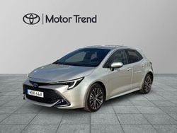 Silver Begagnad 2025 Toyota Corolla Hybrid Style Halvkombi | 319 900 kr (Marknadspris)