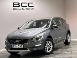 Grå Begagnad 2015 Volvo V60 CC Momentum Kombi | 179 900 kr (Marknadspris)