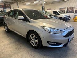 Grå Begagnad 2015 Ford Focus Trend Halvkombi | 64 000 kr (Marknadspris)