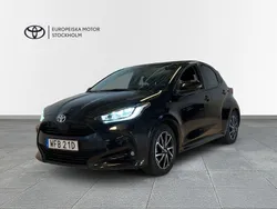 Svart Begagnad 2023 Toyota Yaris Hybrid Active Halvkombi | 239 900 kr (Lite dyr)