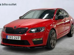 Röd Begagnad 2015 Skoda Octavia RS Halvkombi | 159 900 kr (Marknadspris)