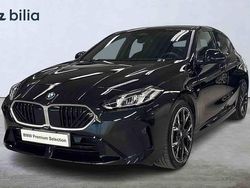 Svart Begagnad 2025 BMW 120 Halvkombi | 369 900 kr